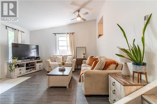 unit 2 living room - 239 East 22Nd Street, Hamilton, ON - Indoor Photo Showing Living Room