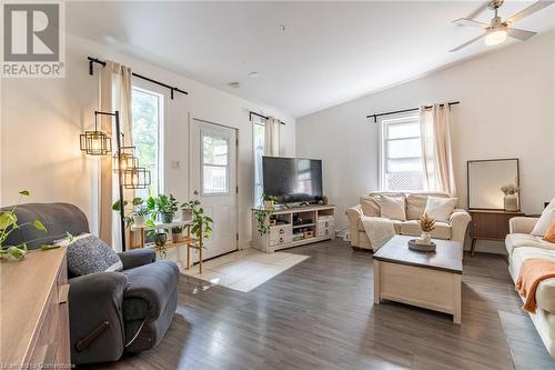 239 East 22Nd Street, Hamilton, ON - Indoor Photo Showing Living Room