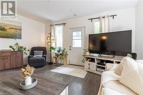 Unit 2 living room - 239 East 22Nd Street, Hamilton, ON - Indoor Photo Showing Living Room