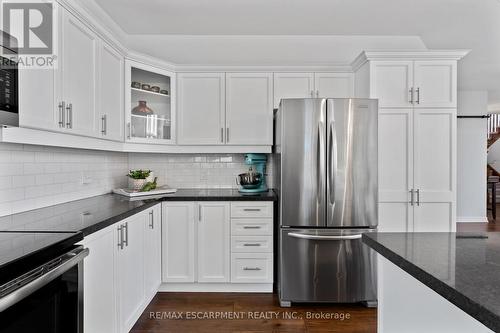 48 Commando Court, Hamilton (Waterdown), ON - Indoor Photo Showing Kitchen