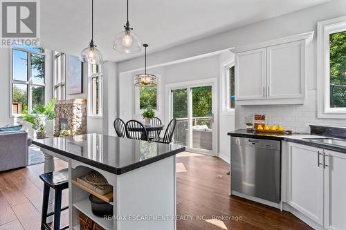 48 Commando Court, Hamilton (Waterdown), ON - Indoor Photo Showing Kitchen With Upgraded Kitchen