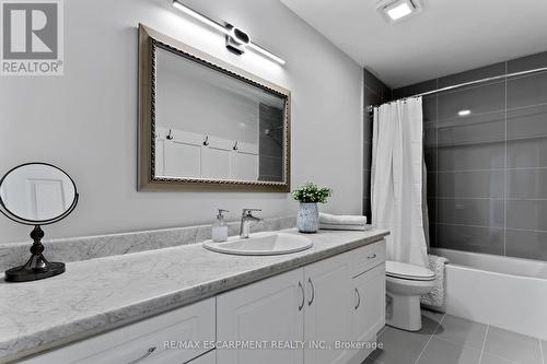 48 Commando Court, Hamilton (Waterdown), ON - Indoor Photo Showing Bathroom