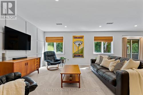 48 Commando Court, Hamilton (Waterdown), ON - Indoor Photo Showing Living Room