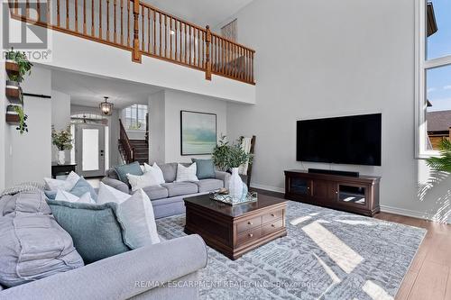 48 Commando Court, Hamilton (Waterdown), ON - Indoor Photo Showing Living Room