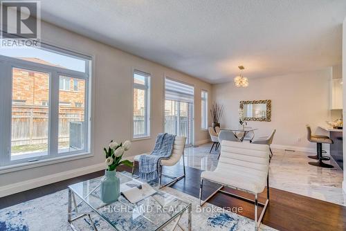 530 Wasaga Crescent, Waterloo, ON - Indoor Photo Showing Living Room