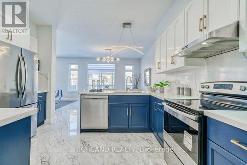 530 Wasaga Crescent, Waterloo, ON - Indoor Photo Showing Kitchen With Upgraded Kitchen