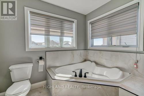 530 Wasaga Crescent, Waterloo, ON - Indoor Photo Showing Bathroom