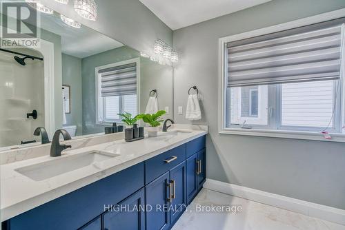 530 Wasaga Crescent, Waterloo, ON - Indoor Photo Showing Bathroom