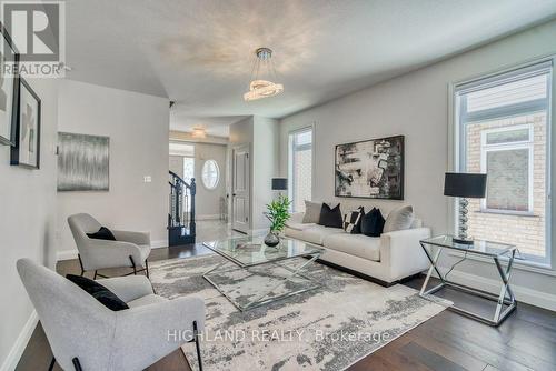 530 Wasaga Crescent, Waterloo, ON - Indoor Photo Showing Living Room