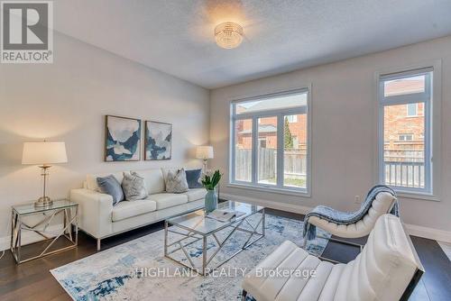 530 Wasaga Crescent, Waterloo, ON - Indoor Photo Showing Living Room