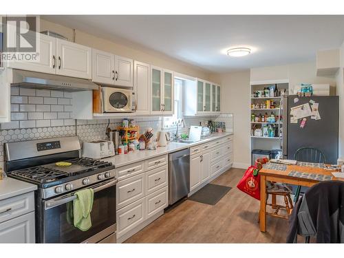 474 Hansen Street, Penticton, BC - Indoor Photo Showing Kitchen With Upgraded Kitchen