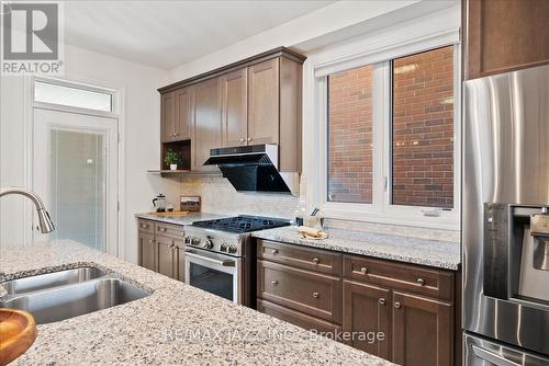 81 Masterman Crescent, Oakville, ON - Indoor Photo Showing Kitchen With Double Sink With Upgraded Kitchen