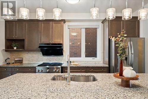 81 Masterman Crescent, Oakville, ON - Indoor Photo Showing Kitchen With Double Sink With Upgraded Kitchen