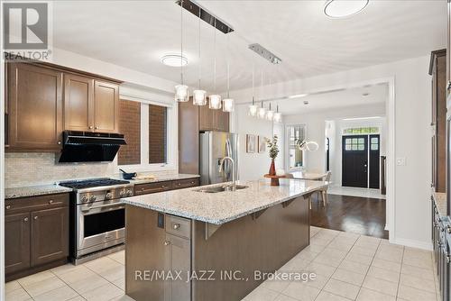 81 Masterman Crescent, Oakville, ON - Indoor Photo Showing Kitchen With Upgraded Kitchen