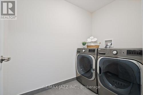 81 Masterman Crescent, Oakville, ON - Indoor Photo Showing Laundry Room