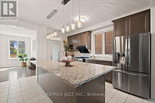 81 Masterman Crescent, Oakville, ON - Indoor Photo Showing Kitchen With Upgraded Kitchen