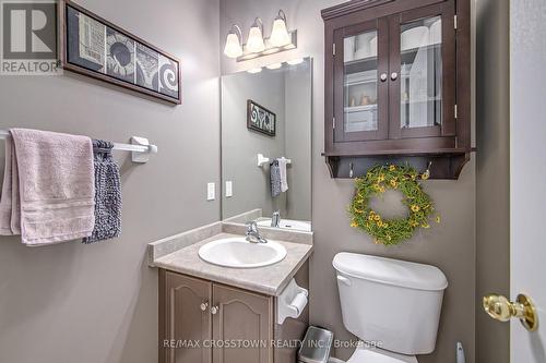 19 Mccarthy Court, Barrie, ON - Indoor Photo Showing Bathroom