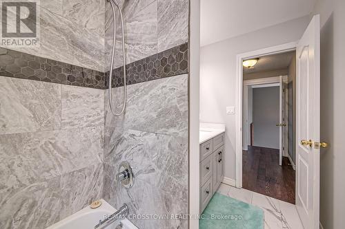 19 Mccarthy Court, Barrie, ON - Indoor Photo Showing Bathroom