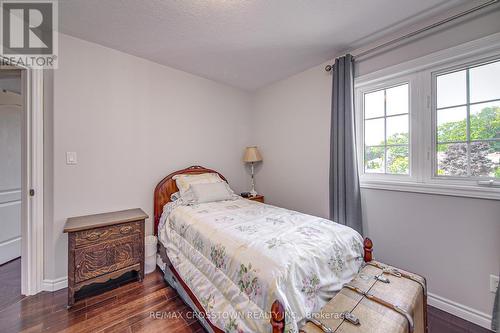 19 Mccarthy Court, Barrie (Letitia Heights), ON - Indoor Photo Showing Bedroom