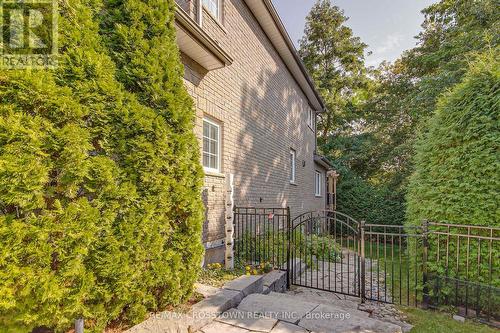 19 Mccarthy Court, Barrie (Letitia Heights), ON - Outdoor