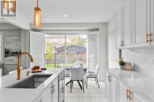 718 West Park Avenue, Bradford West Gwillimbury, ON - Indoor Photo Showing Kitchen