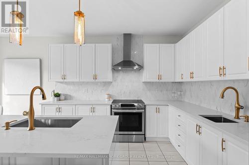 718 West Park Avenue, Bradford West Gwillimbury, ON - Indoor Photo Showing Kitchen With Upgraded Kitchen