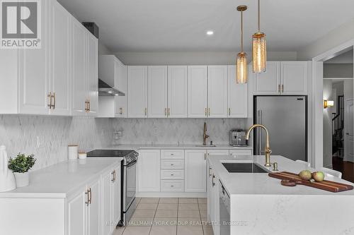 718 West Park Avenue, Bradford West Gwillimbury, ON - Indoor Photo Showing Kitchen With Upgraded Kitchen