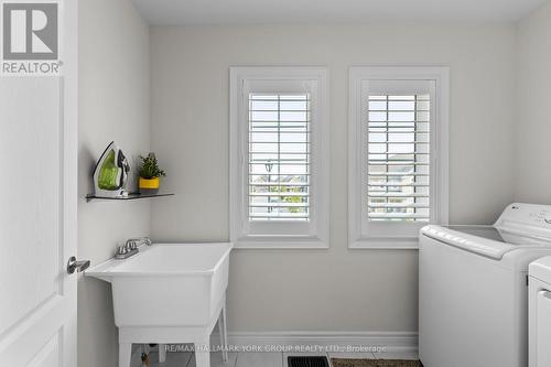 718 West Park Avenue, Bradford West Gwillimbury, ON - Indoor Photo Showing Laundry Room