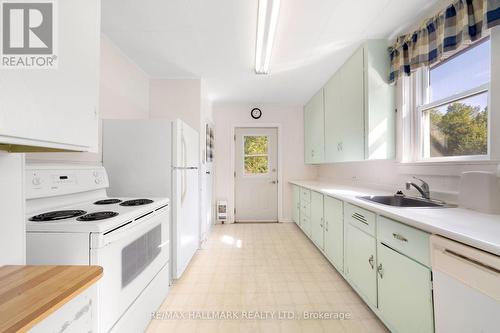 19 Marion Avenue, Parry Sound, ON - Indoor Photo Showing Kitchen