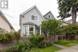 1113 E PENDER STREET  Vancouver, BC V6A 1W6