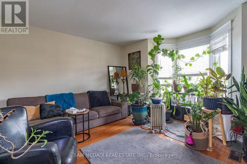 1050 Ossington Avenue, Toronto, ON - Indoor Photo Showing Living Room