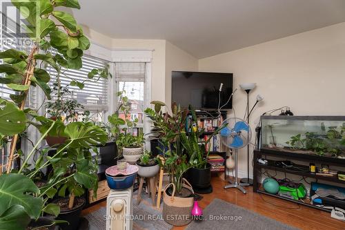 1050 Ossington Avenue, Toronto, ON - Indoor