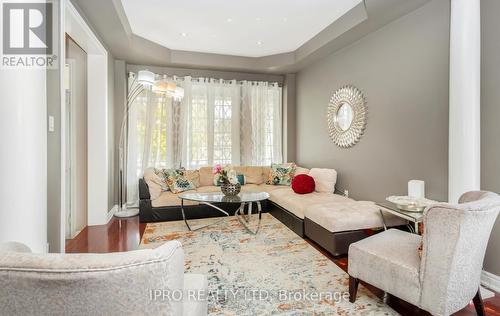 70 Southlake Boulevard, Brampton (Madoc), ON - Indoor Photo Showing Living Room