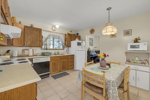 3-17017 Snow Avenue, Summerland, BC - Indoor Photo Showing Kitchen With Double Sink