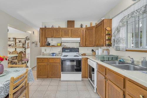 3-17017 Snow Avenue, Summerland, BC - Indoor Photo Showing Kitchen With Double Sink