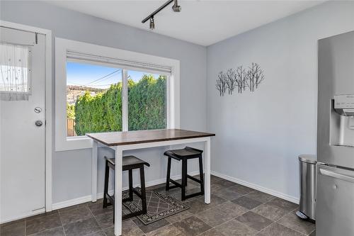 780 Coronation Avenue, Kelowna, BC - Outdoor