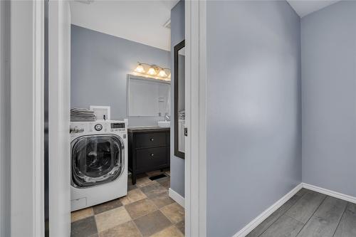 780 Coronation Avenue, Kelowna, BC - Indoor Photo Showing Laundry Room