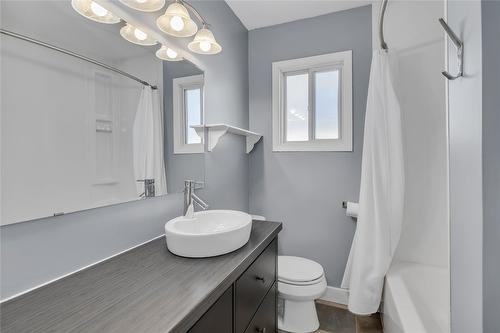 780 Coronation Avenue, Kelowna, BC - Indoor Photo Showing Bathroom