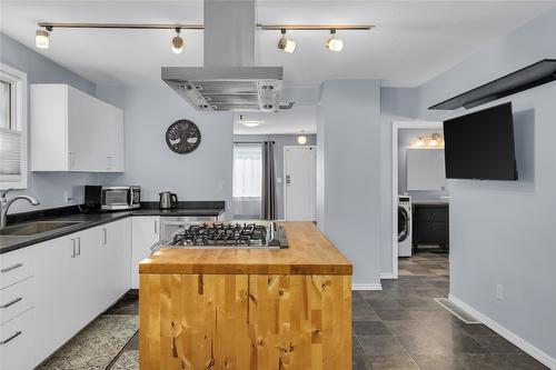 780 Coronation Avenue, Kelowna, BC - Indoor Photo Showing Kitchen