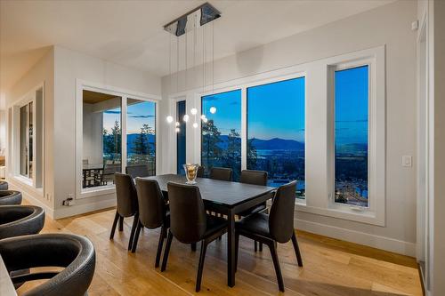 980 Ledgeview Court, Kelowna, BC - Indoor Photo Showing Dining Room