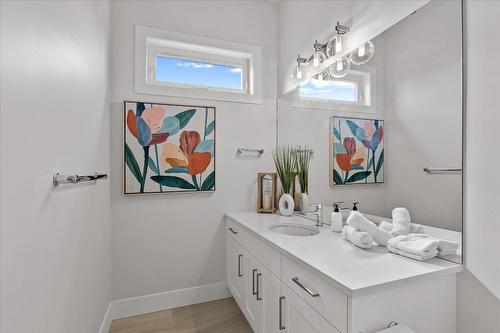 980 Ledgeview Court, Kelowna, BC - Indoor Photo Showing Bathroom