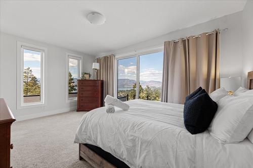 980 Ledgeview Court, Kelowna, BC - Indoor Photo Showing Bedroom