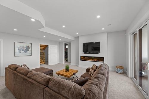 980 Ledgeview Court, Kelowna, BC - Indoor Photo Showing Living Room