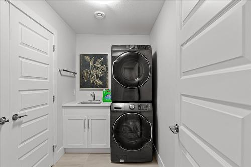 980 Ledgeview Court, Kelowna, BC - Indoor Photo Showing Laundry Room