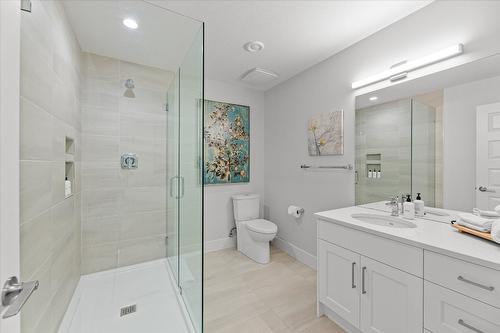 980 Ledgeview Court, Kelowna, BC - Indoor Photo Showing Bathroom