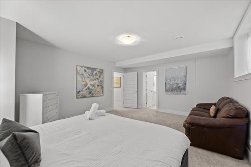 980 Ledgeview Court, Kelowna, BC - Indoor Photo Showing Bedroom