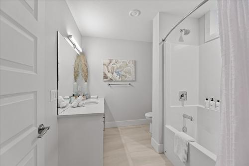 980 Ledgeview Court, Kelowna, BC - Indoor Photo Showing Bathroom