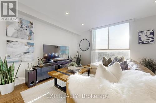 503 - 5460 Yonge Street, Toronto, ON - Indoor Photo Showing Living Room