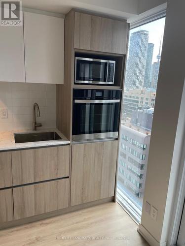 2005 - 319 Jarvis Street, Toronto, ON - Indoor Photo Showing Kitchen