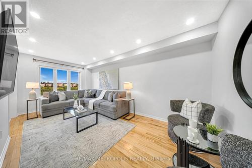 52 Knotwood Crescent, Toronto, ON - Indoor Photo Showing Living Room